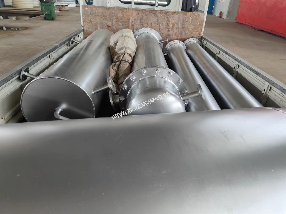 新鄉(xiāng)市某公司廢水回收塔，廢水冷凝器，油水分離器發(fā)貨